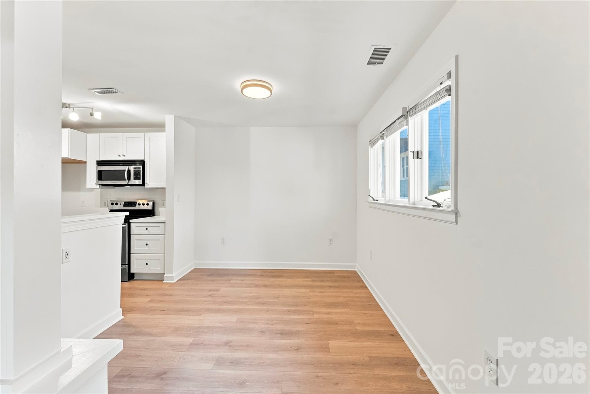 Condominium at 425 W 8th Street, Charlotte, photo 4 of 27