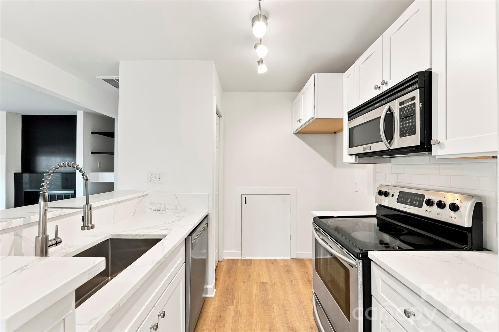 Condominium at 425 W 8th Street, Charlotte, photo 9 of 27