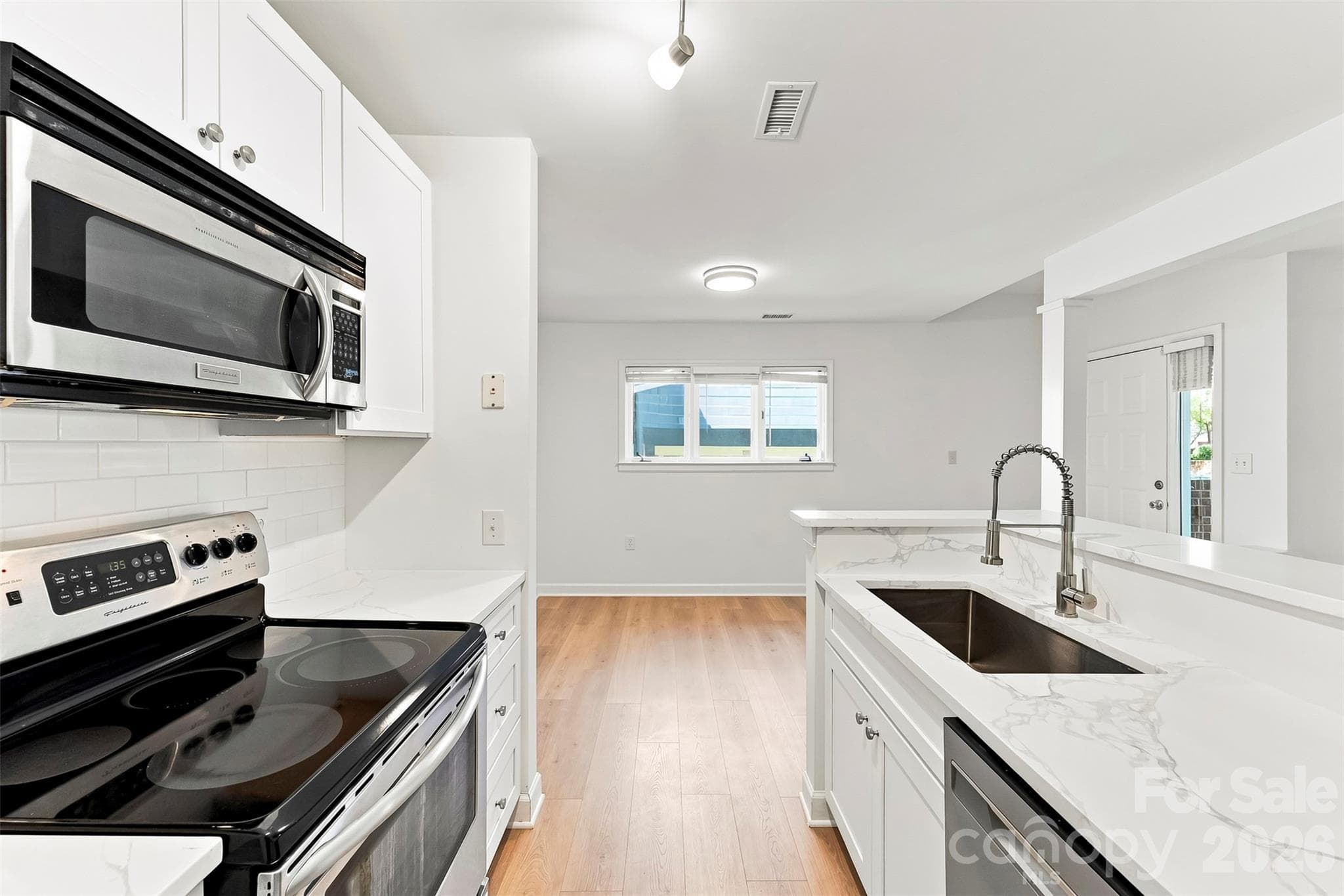 Condominium at 425 W 8th Street, Charlotte, photo 11 of 27
