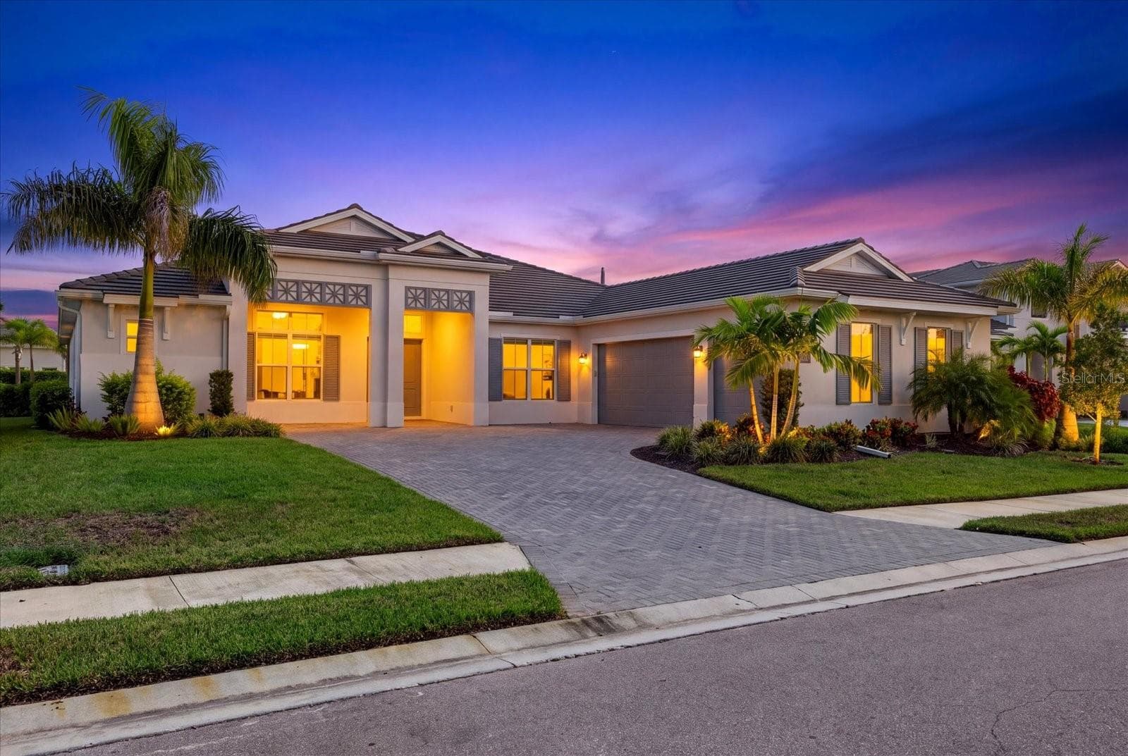 Front Home - 8133 NEVIS RUN, LAKEWOOD RANCH
