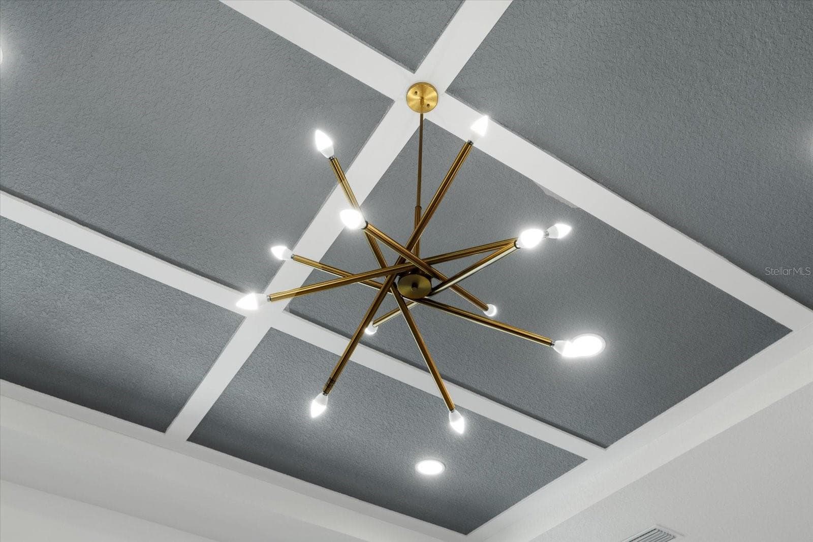 Living Room Coffered Ceiling - 8133 NEVIS RUN, LAKEWOOD RANCH