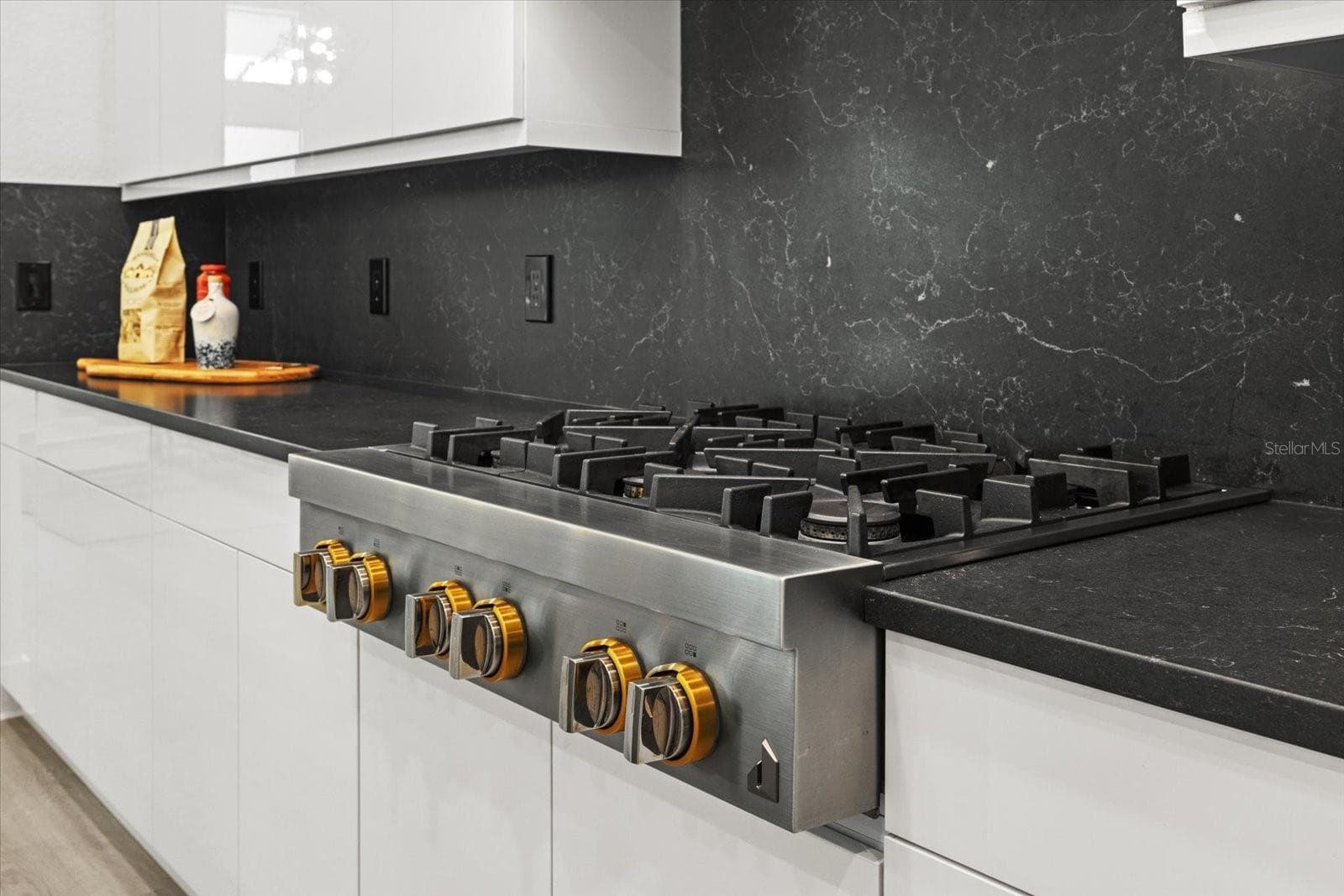 Commercial Cooktop - 8133 NEVIS RUN, LAKEWOOD RANCH