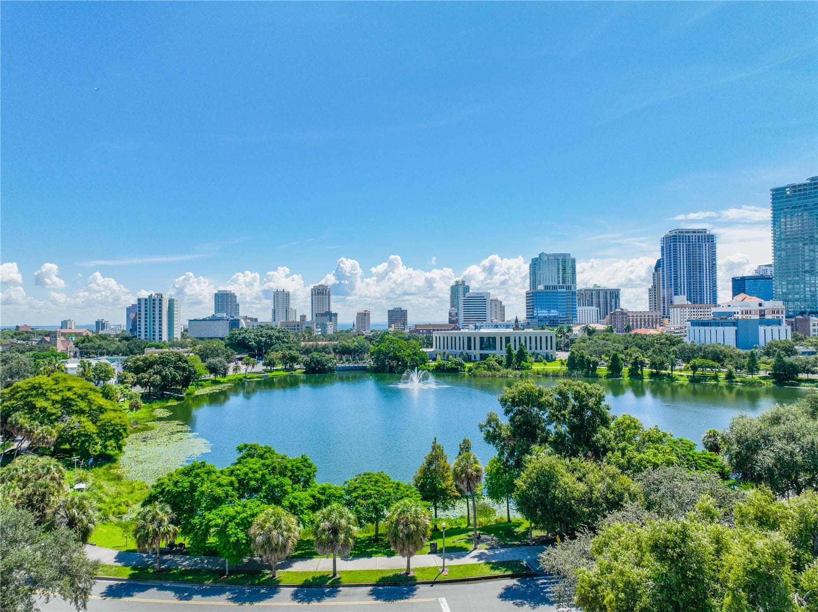 Views over Mirror Lake toward the downtown skyline - 749 BURLINGTON AVE #600, ST PETERSBURG