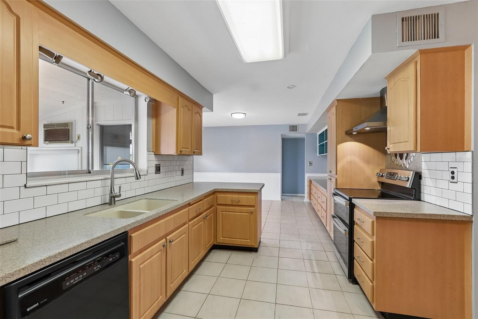 Single Family Residence at 1001 LA JOLLA AVE, SUN CITY CENTER, photo 18 of 72