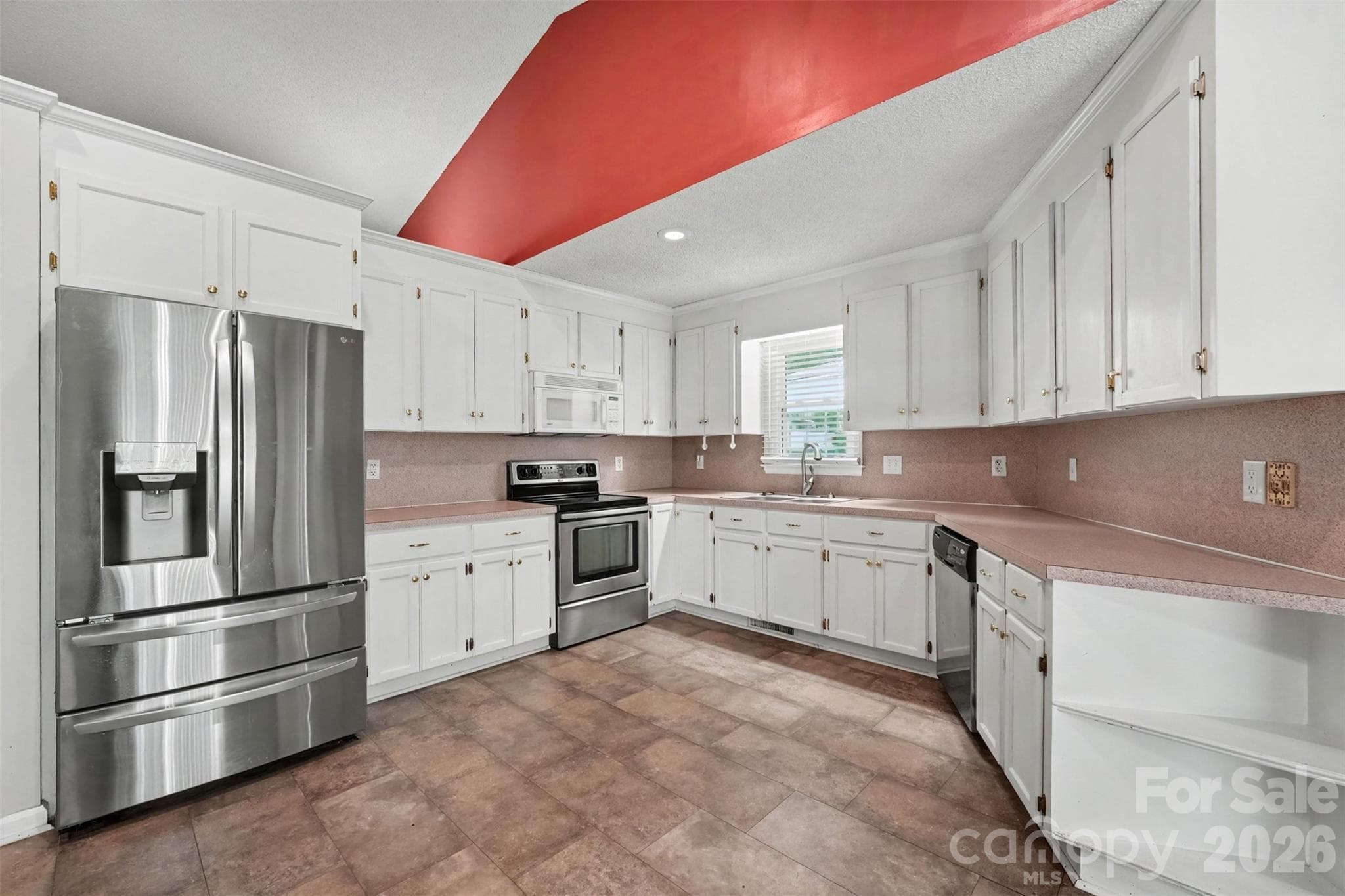 Single Family Residence at 171 Bevis Lane, Statesville, photo 9 of 32