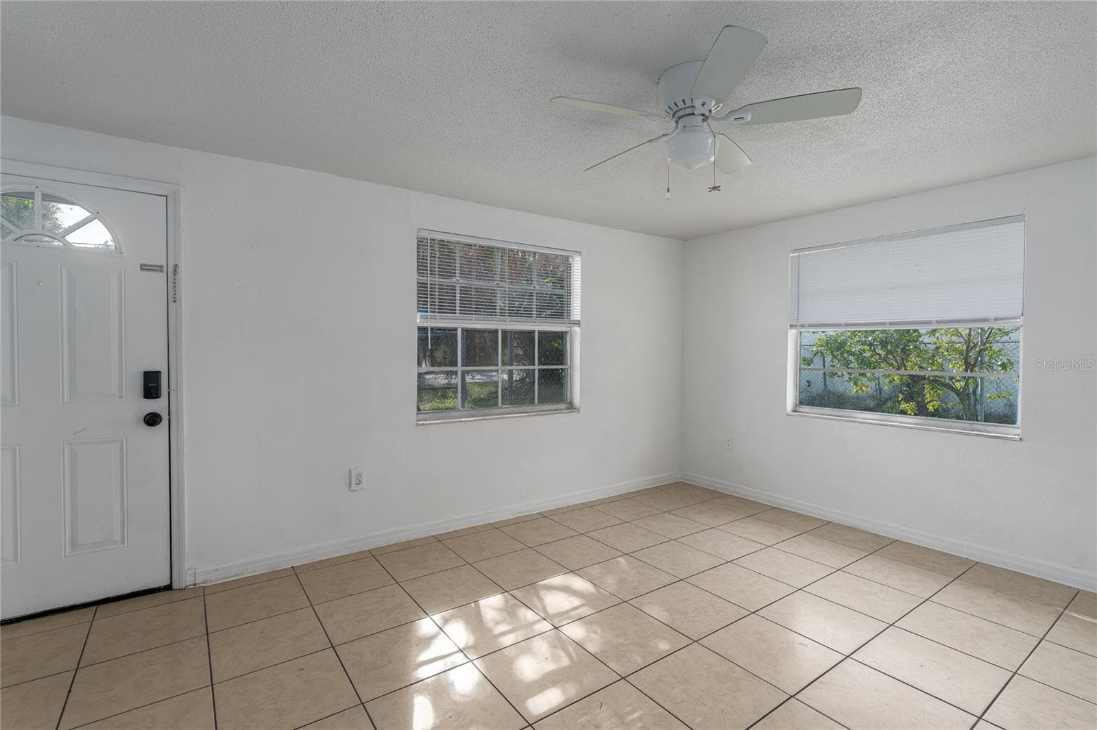 1324 59th Ave E, Living Room - 1324 59TH AVE E, BRADENTON