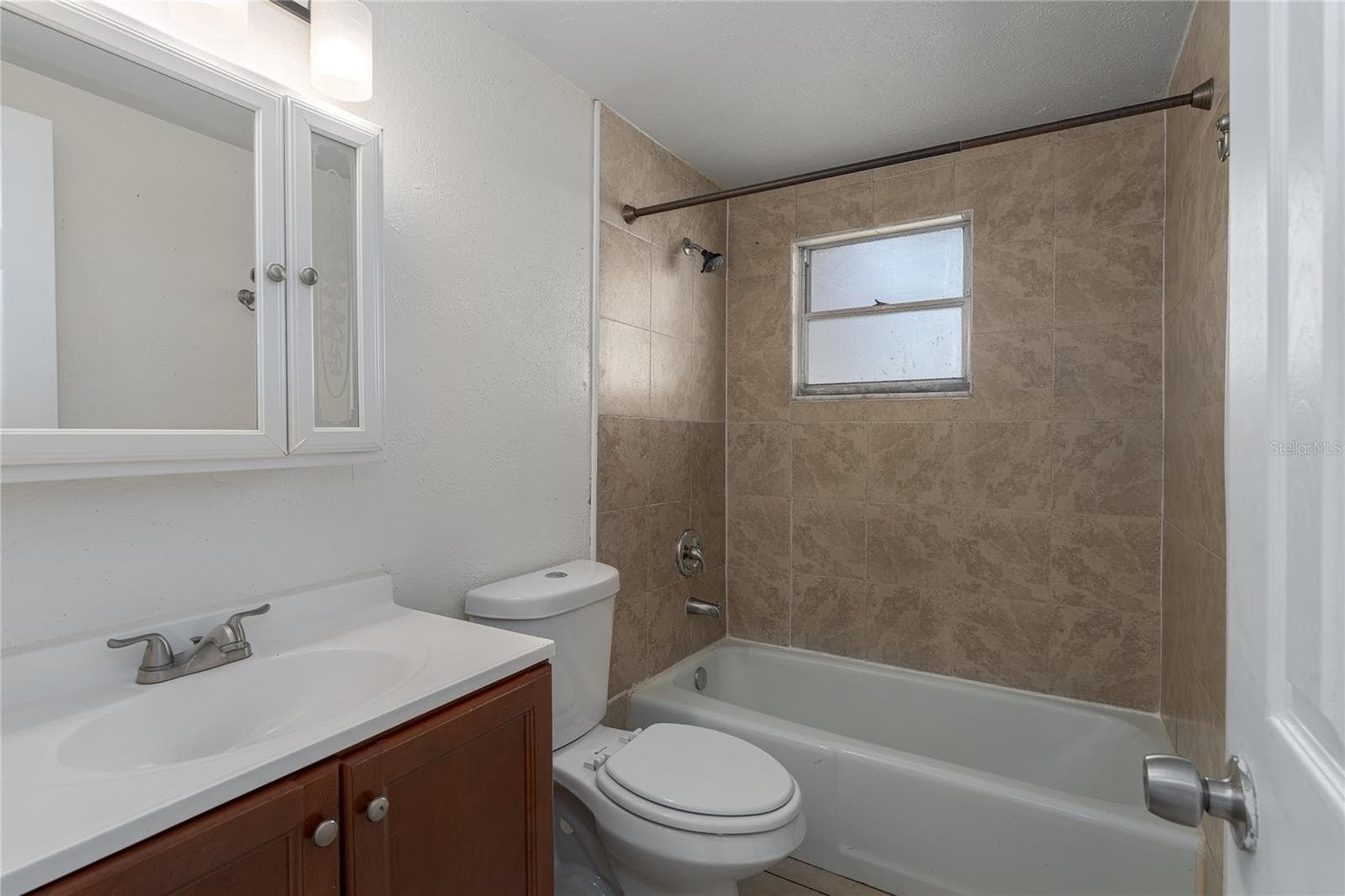 1324 59th Ave E, Bathroom - 1324 59TH AVE E, BRADENTON