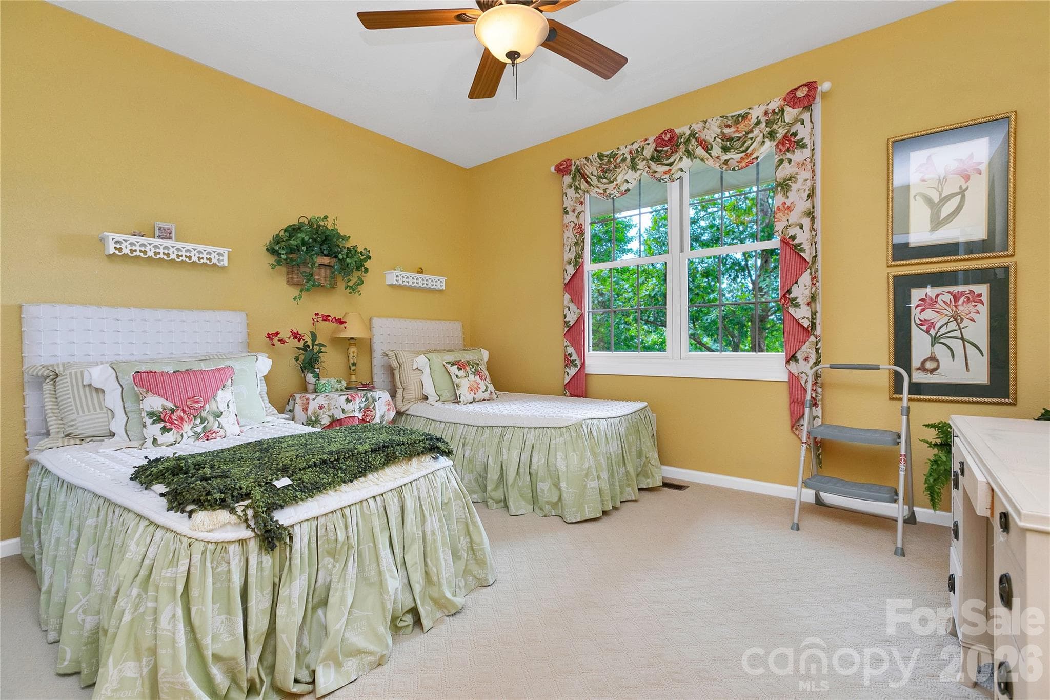 lower level bedroom with ensuite - 303 Wodigeasgohi Drive, Brevard