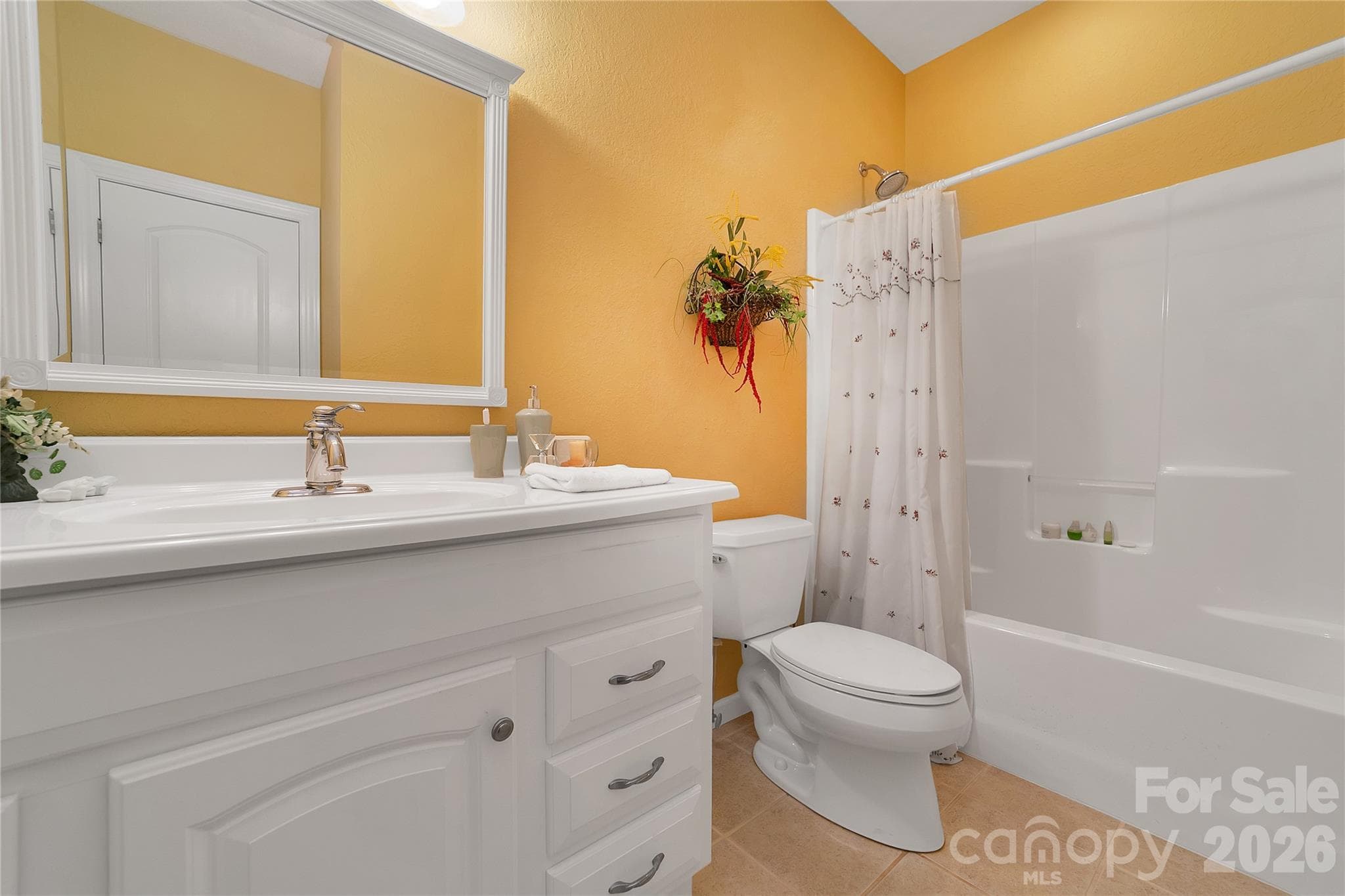 lower level ensuite - 303 Wodigeasgohi Drive, Brevard
