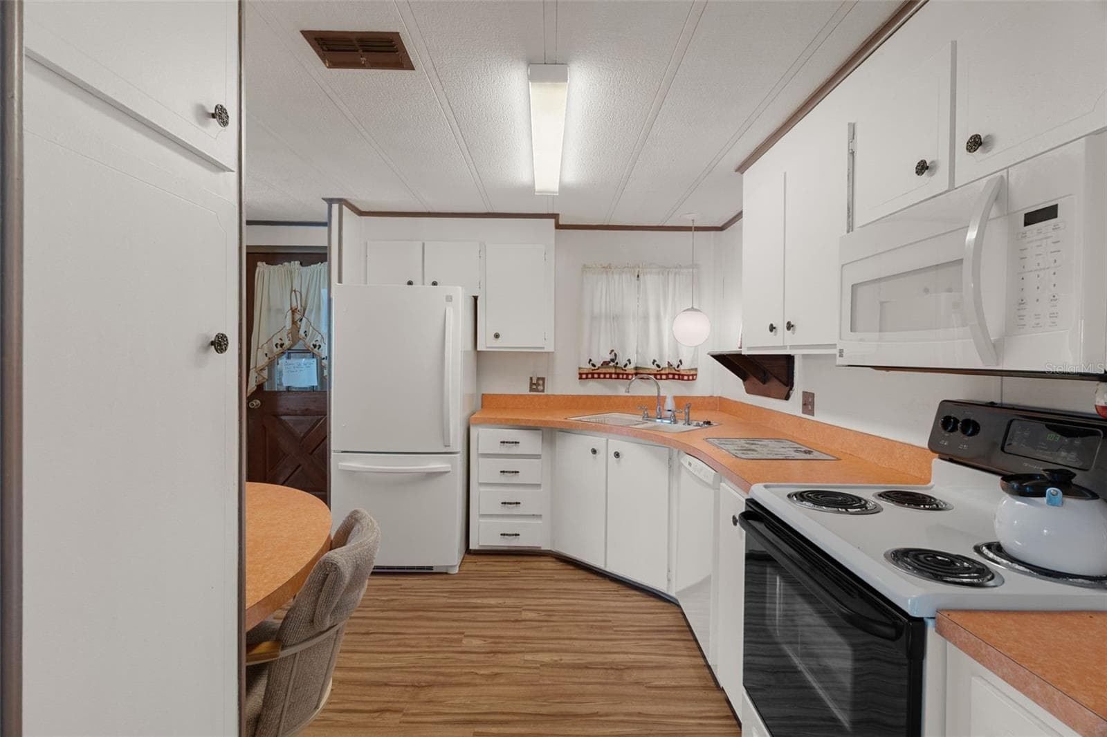 Manufactured Home at 8164 HIGHPOINT BLVD, BROOKSVILLE, photo 17 of 46