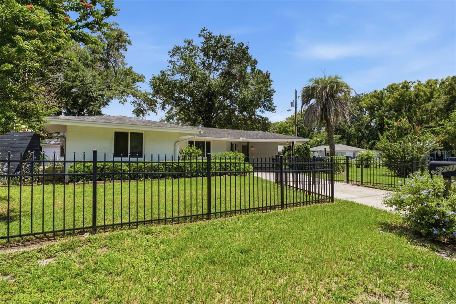 Corner lot with front and rear driveways - 6701 13TH ST N, TAMPA