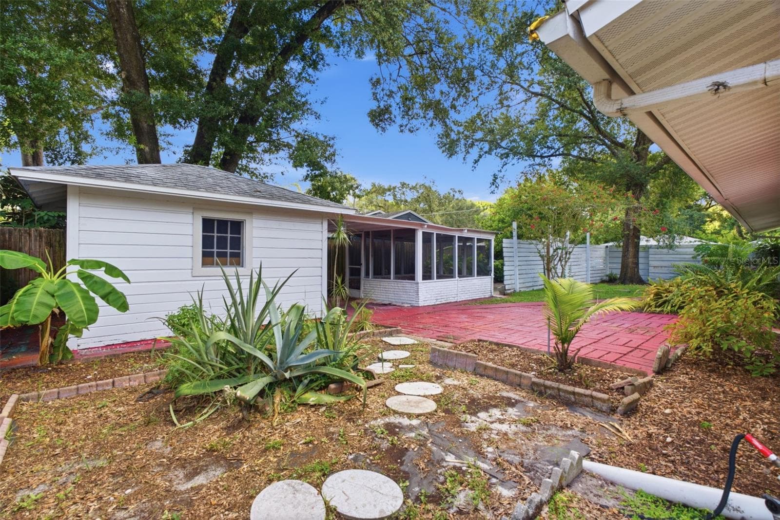 Storage/studio and block based screen structure - 6701 13TH ST N, TAMPA