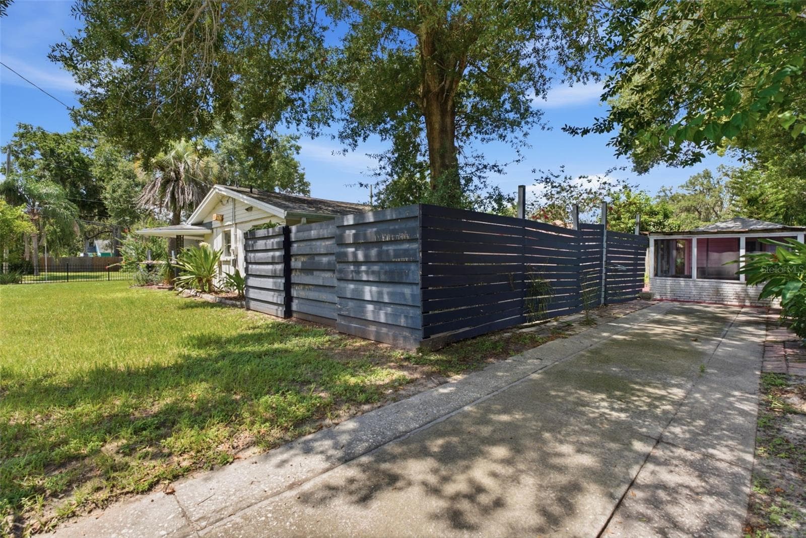 Rear Driveway - 6701 13TH ST N, TAMPA