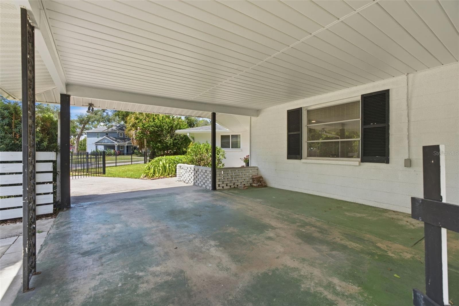 Covered carport - 6701 13TH ST N, TAMPA