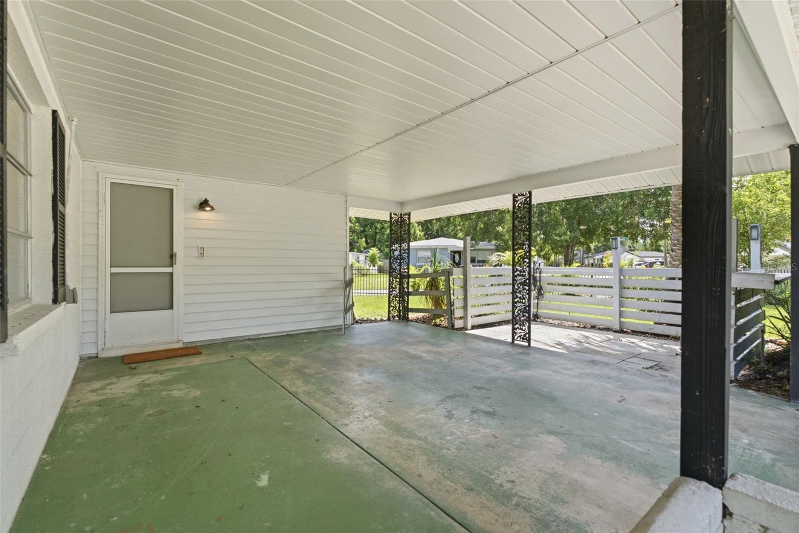 Entry to Laundry - 6701 13TH ST N, TAMPA