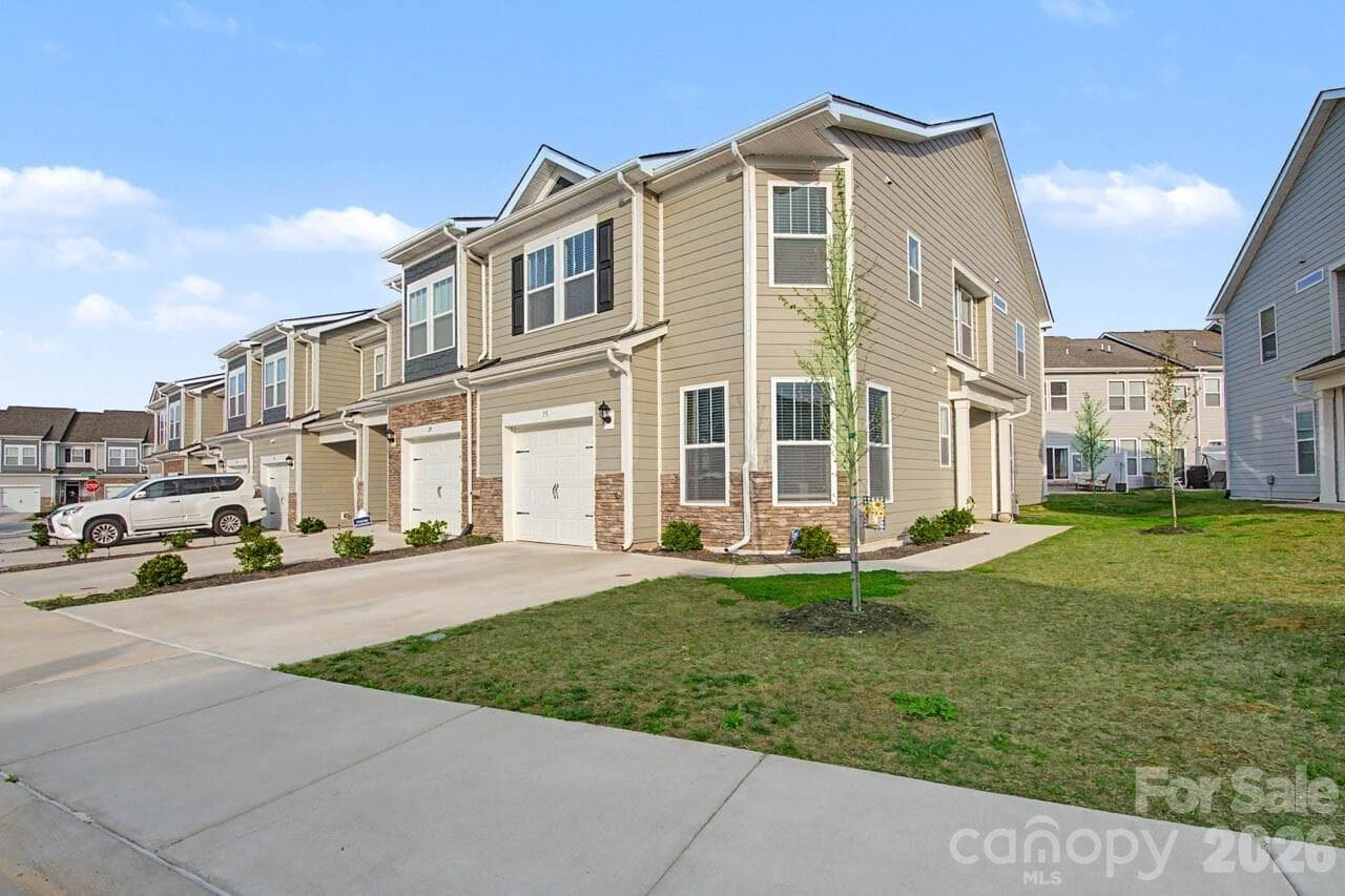 Townhouse at 33 Cedar Hill Road, Hendersonville, photo 3 of 44