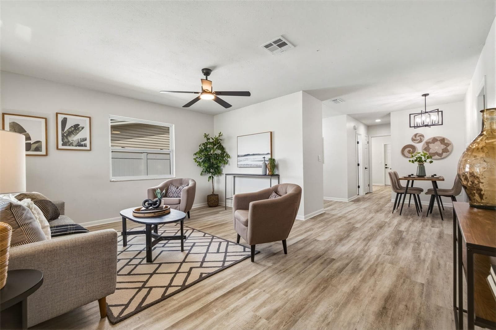 Single Family Residence at 209 SE MONROE CIR N, ST PETERSBURG, photo 4 of 34