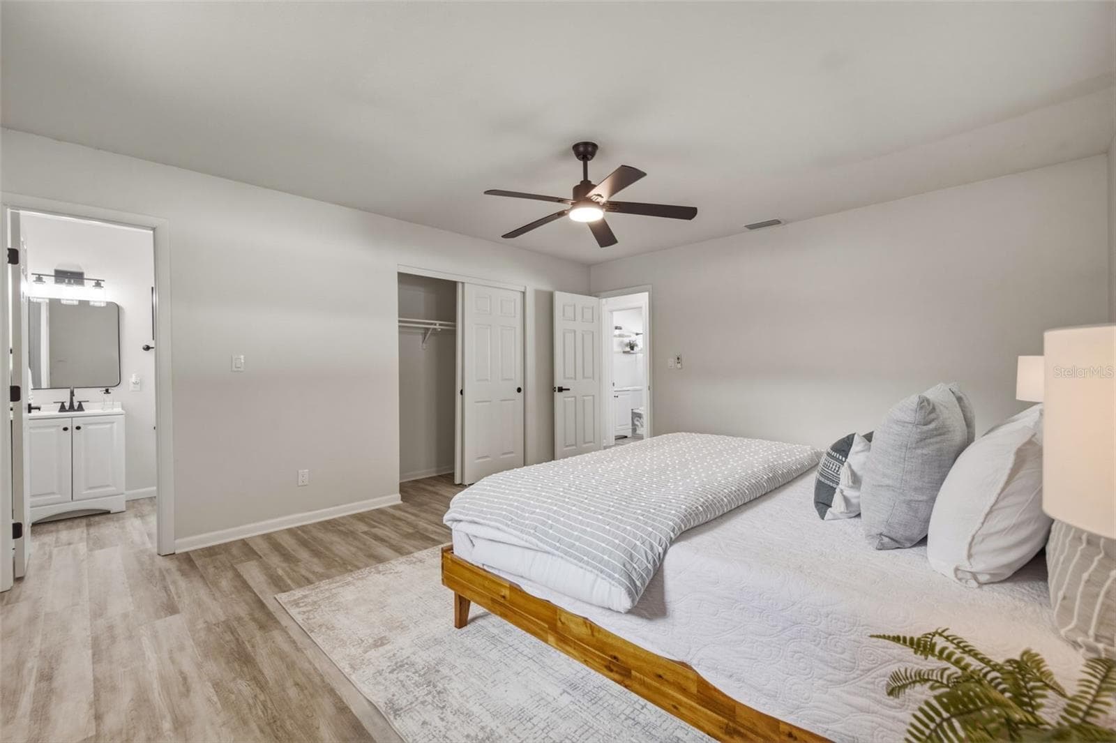 Single Family Residence at 209 SE MONROE CIR N, ST PETERSBURG, photo 17 of 34