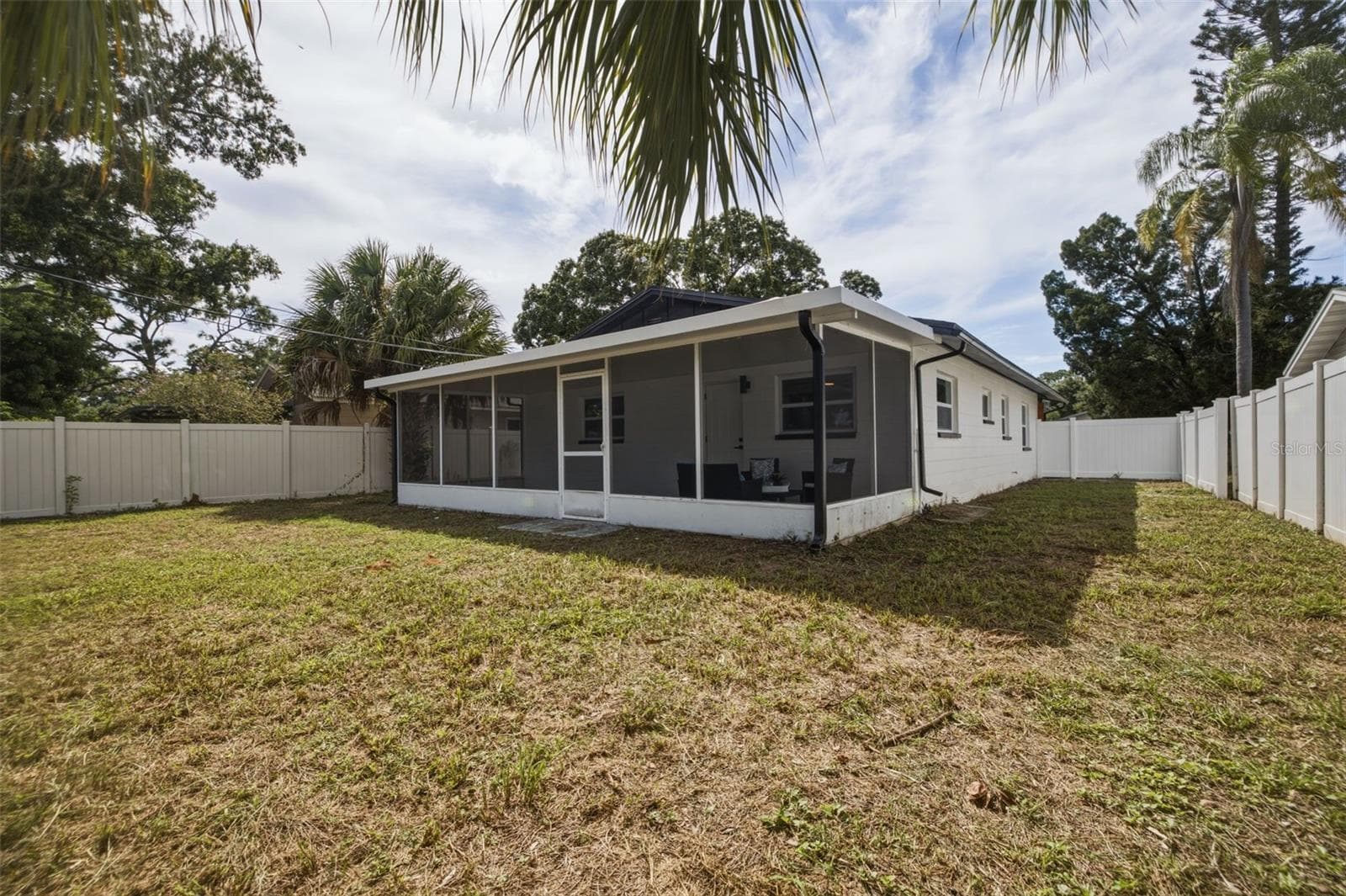 Single Family Residence at 209 SE MONROE CIR N, ST PETERSBURG, photo 32 of 34