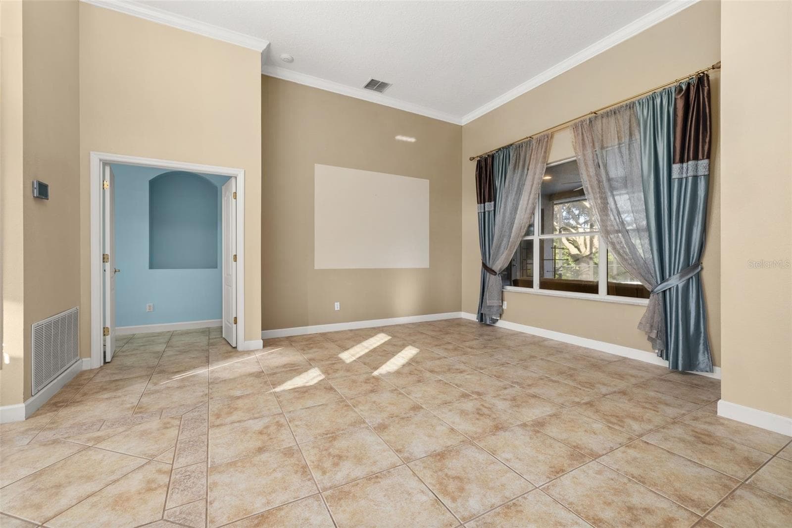 Primary suite entrance off of the formal living space - 2039 HARBOR COVE WAY, WINTER GARDEN