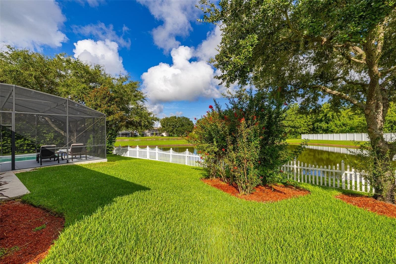 Luscious landscaping and plenty of room for more entertainment and outdoor enjoyment - 2039 HARBOR COVE WAY, WINTER GARDEN