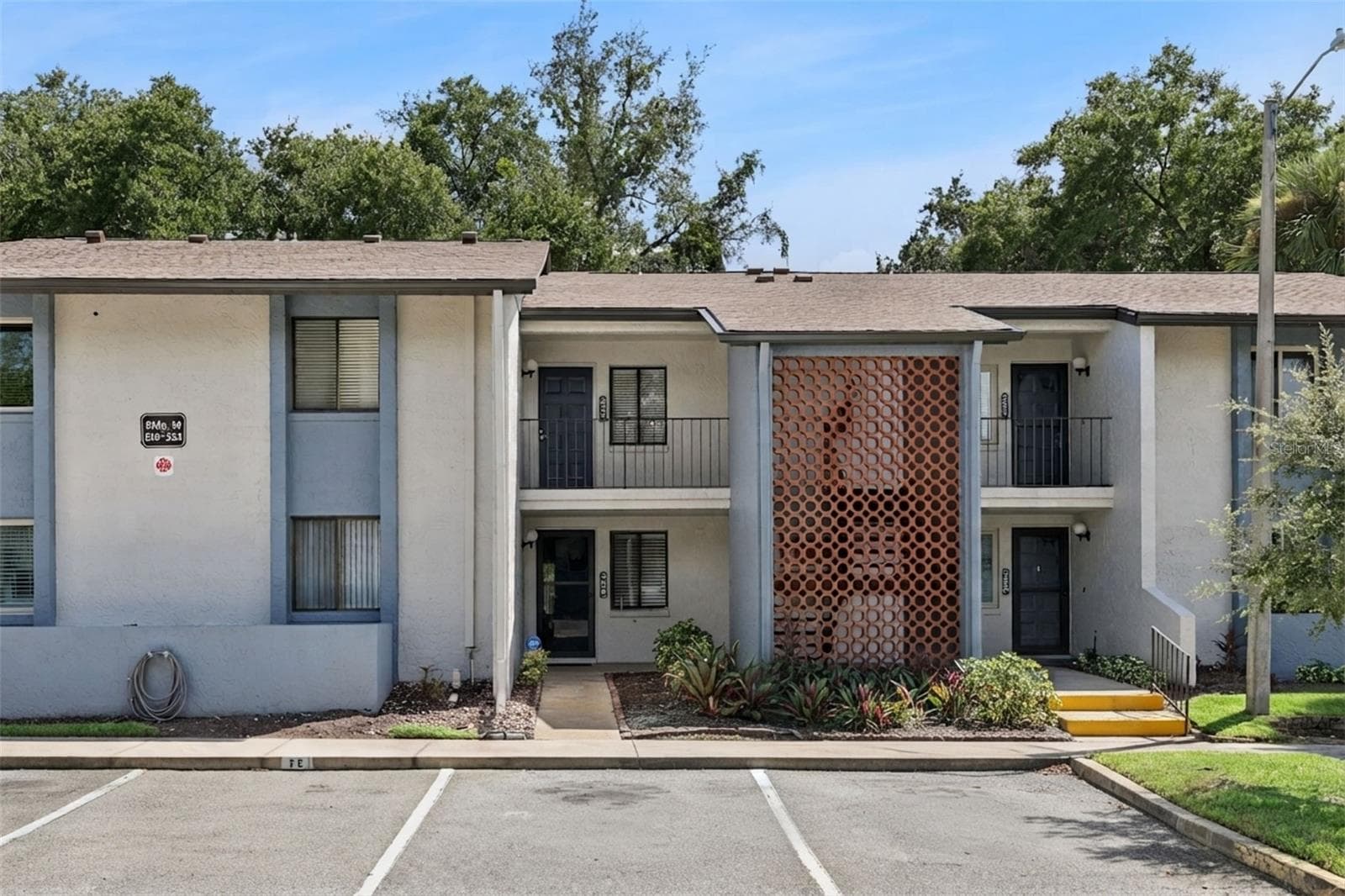 16 ESCONDIDO CIR #221
