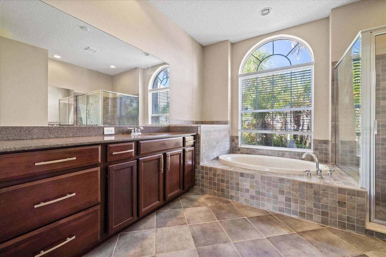 Master En Suit Bath - 1833 MIRA LAGO CIR, RUSKIN