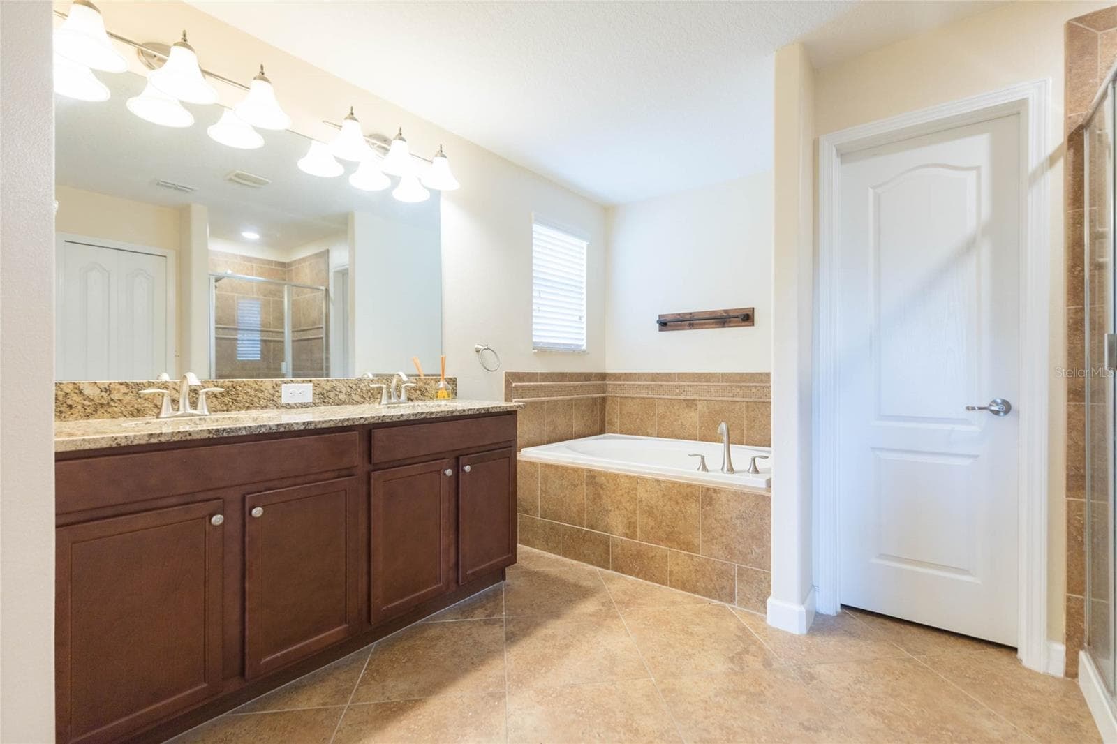 Single Family Residence at 11508 MANSFIELD POINT DR, RIVERVIEW, photo 30 of 47