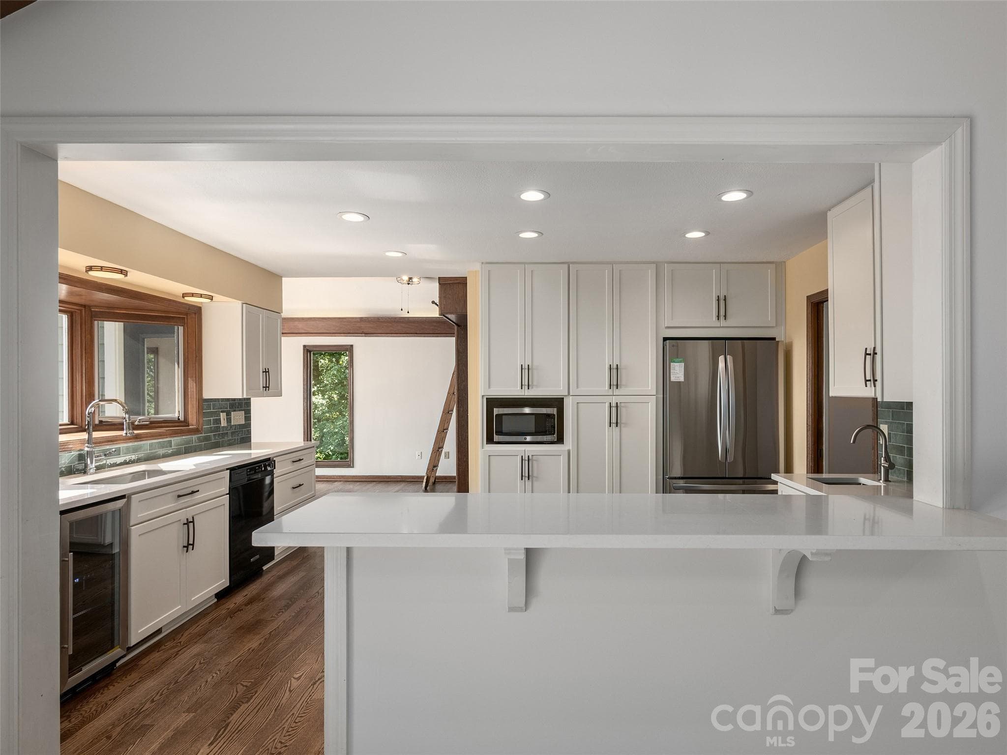 Updated kitchen with modern finishes - 288 Roberts Drive, Laurel Park