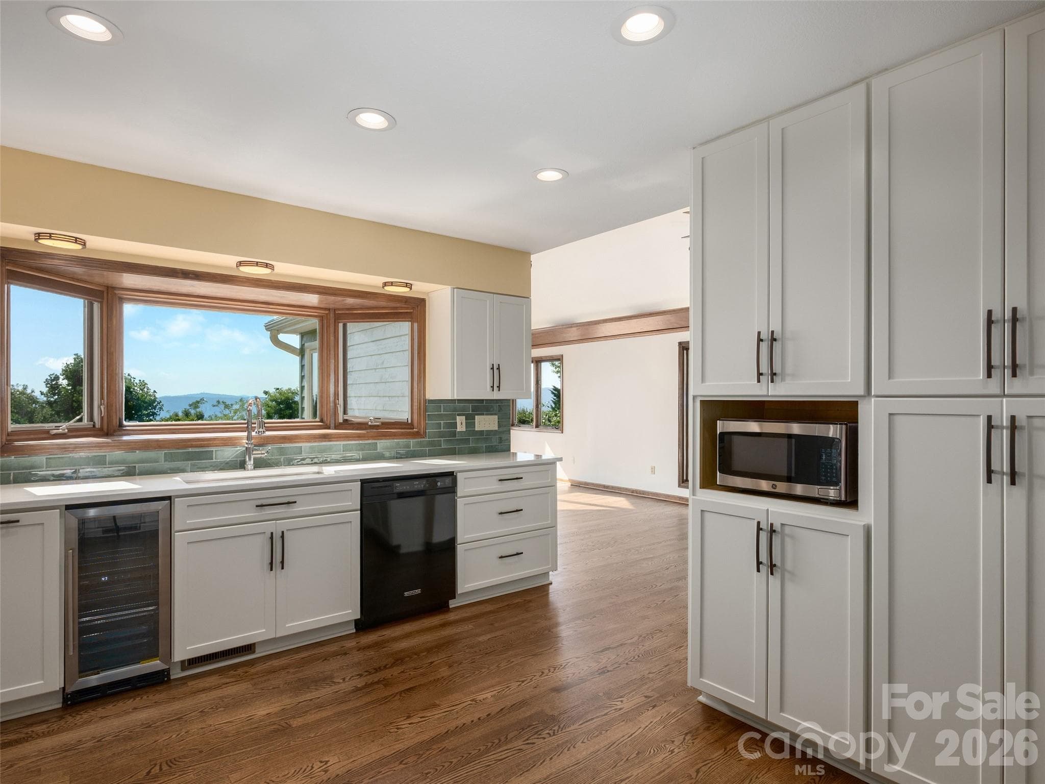 Bright kitchen with generous workspace - 288 Roberts Drive, Laurel Park