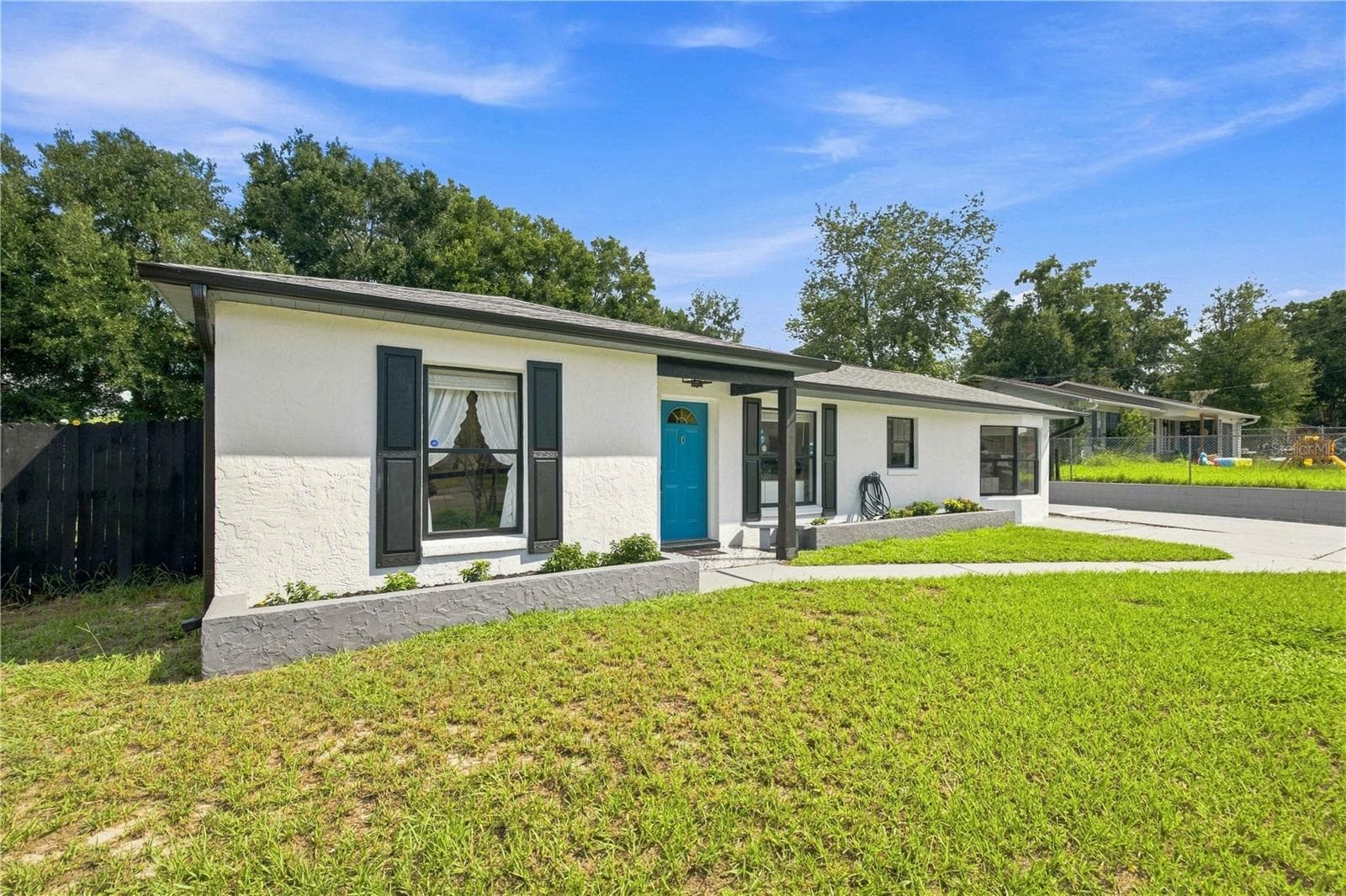 Side View of Home - 11615 SE 129TH LN, OCKLAWAHA