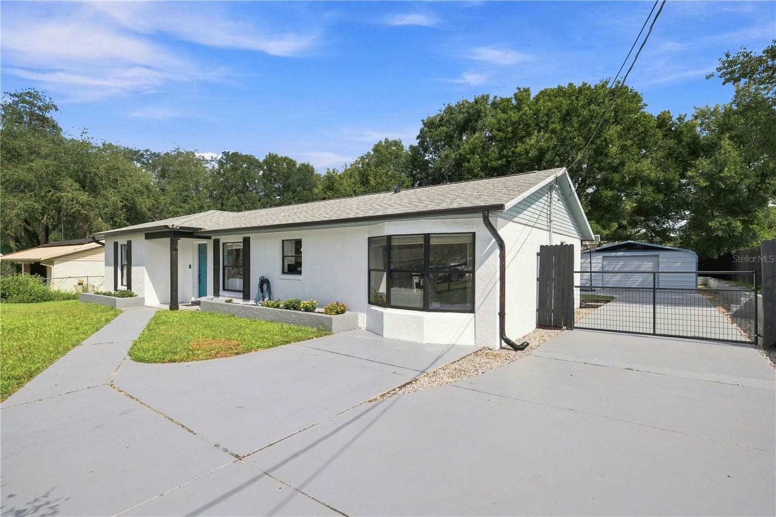 Oversized Driveway View - 11615 SE 129TH LN, OCKLAWAHA