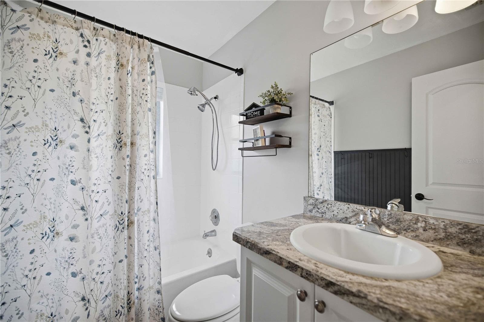 Guest Bath - 11615 SE 129TH LN, OCKLAWAHA