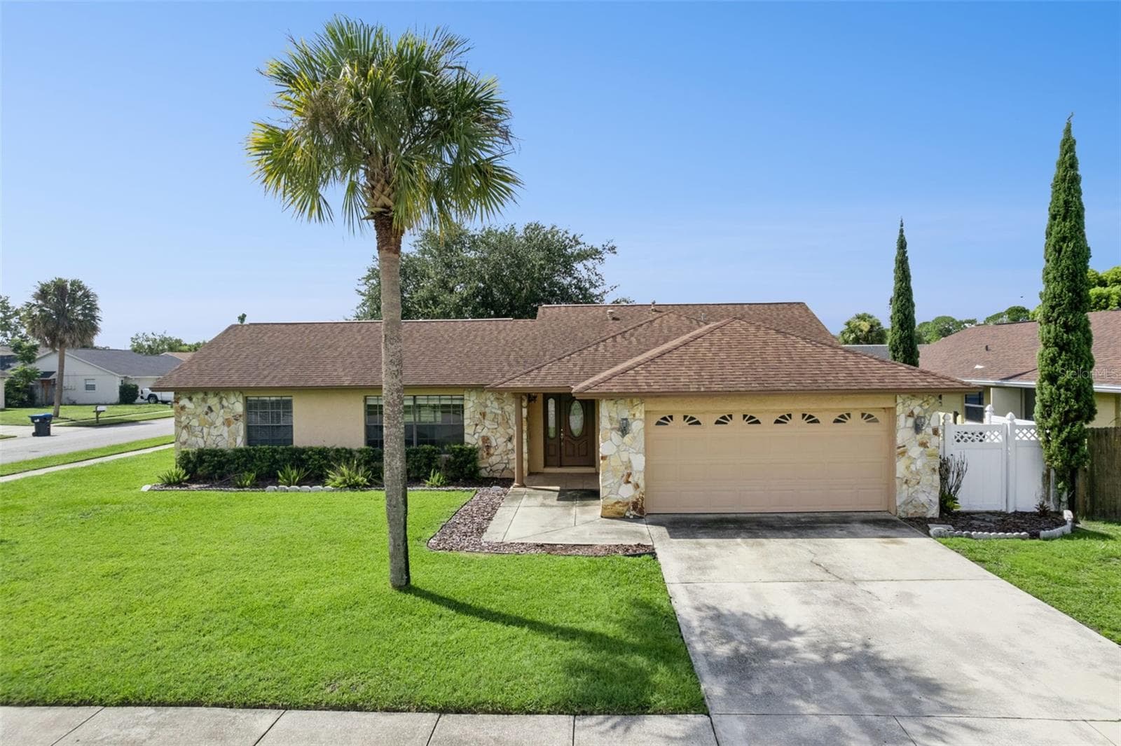 2402 WOODWAY DR