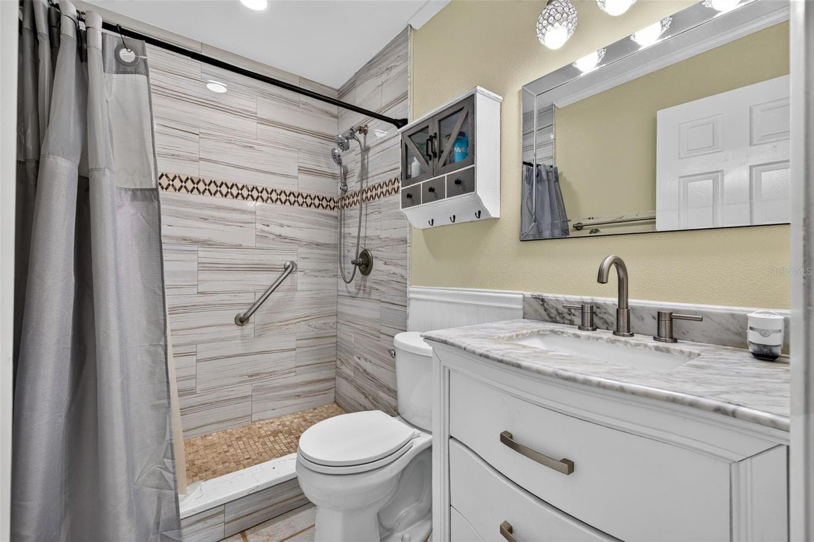 1st floor bathroom - 7360 ULMERTON RD #18D, LARGO