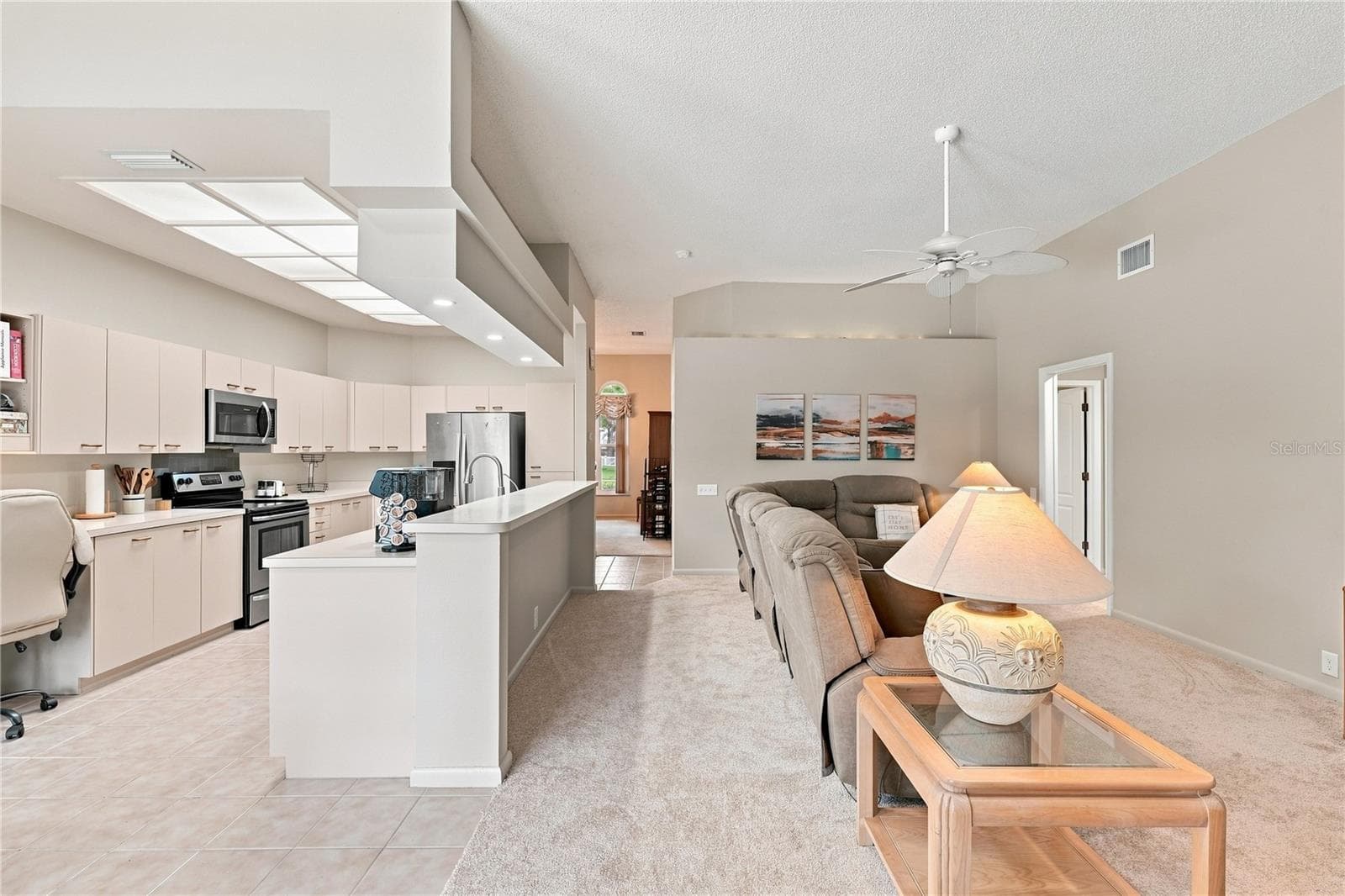 Kitchen Area & Family Room - 679 LITCHFIELD LN, DUNEDIN