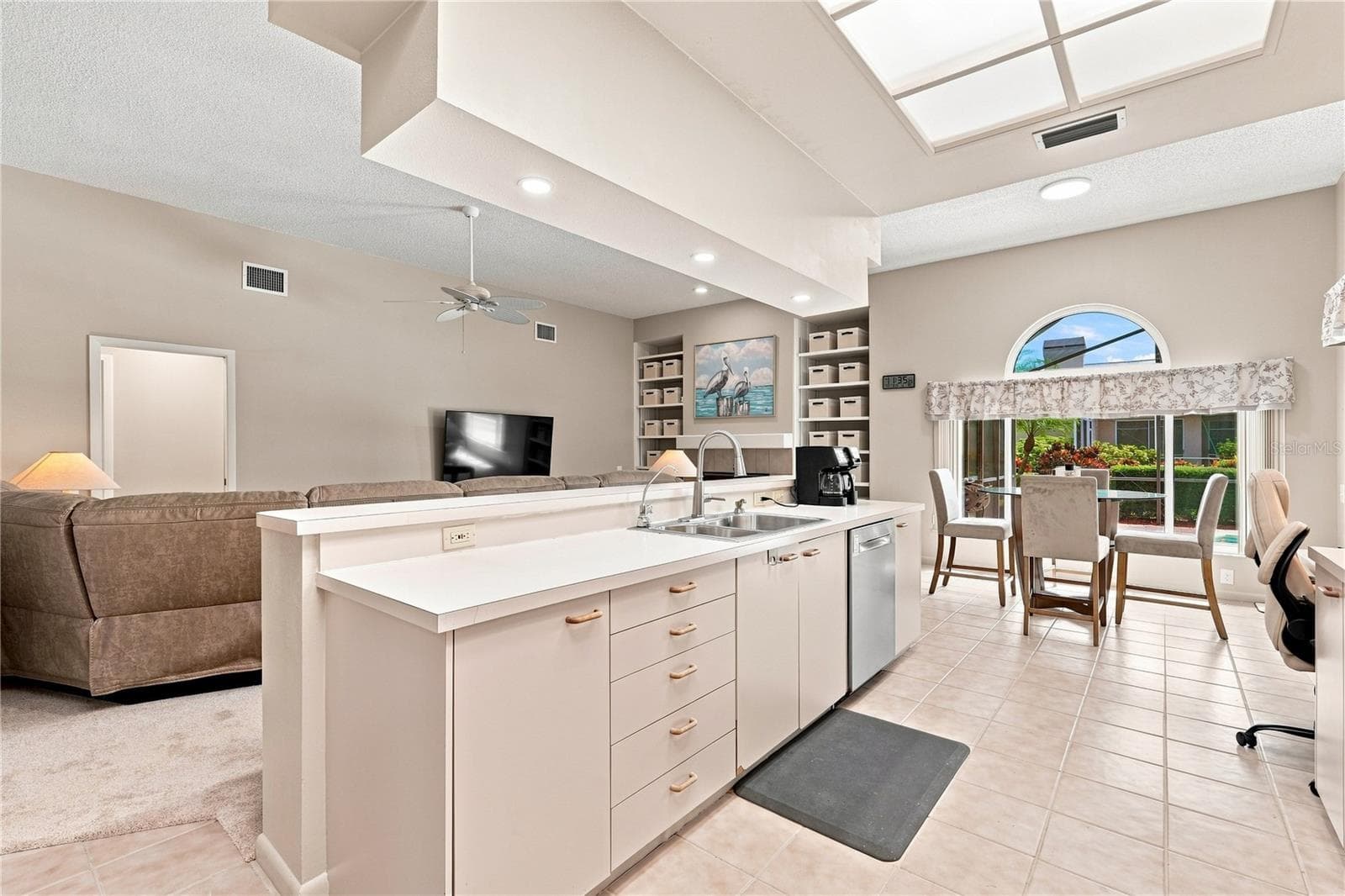 Kitchen Area - 679 LITCHFIELD LN, DUNEDIN