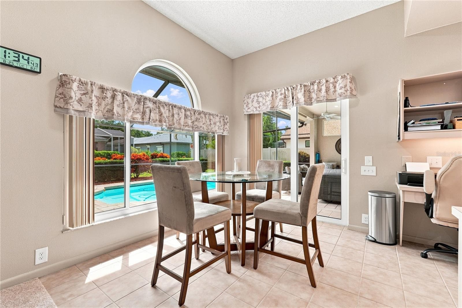 Breakfast Nook - 679 LITCHFIELD LN, DUNEDIN