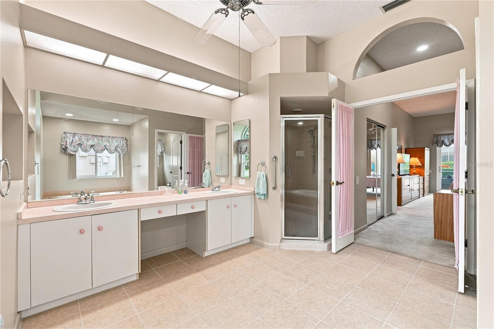 Primary Bathroom - 679 LITCHFIELD LN, DUNEDIN