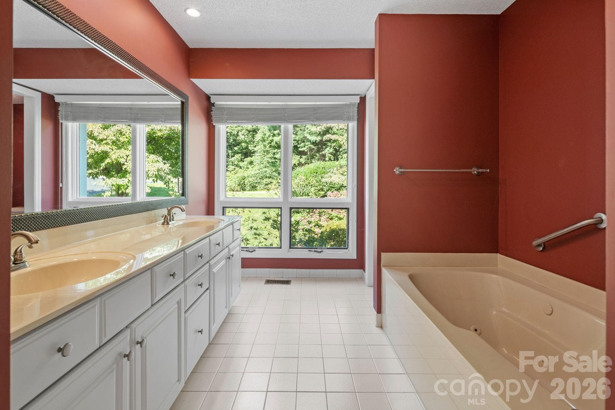 Condominium at 324 DAWNBROOK Drive, Flat Rock, photo 18 of 48