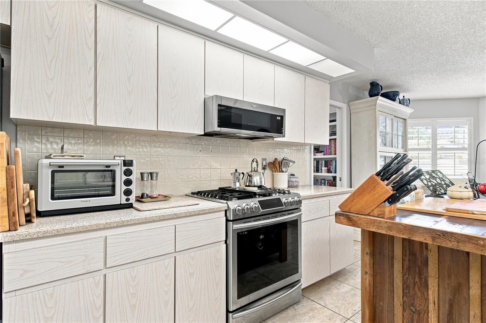 Single Family Residence at 8171 CHAUCER DR, WEEKI WACHEE, photo 21 of 46