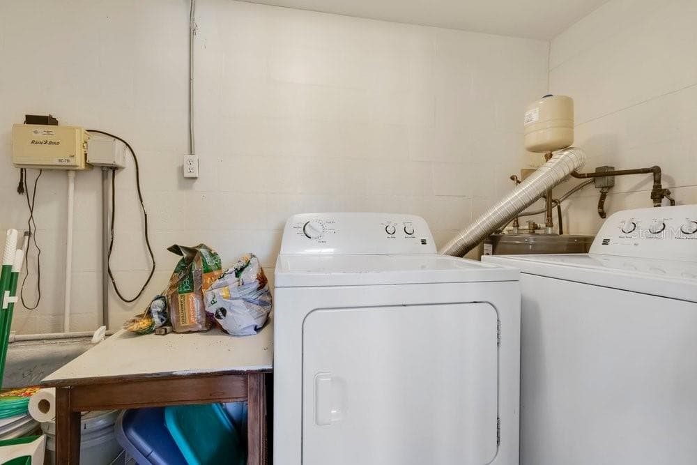 Laundry utility room - 7400 36TH AVE N, ST PETERSBURG