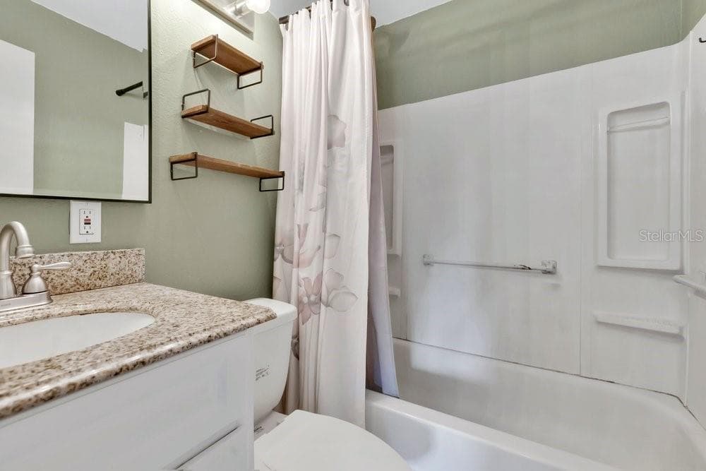 Bathroom with Tub/Shower combo - 7400 36TH AVE N, ST PETERSBURG