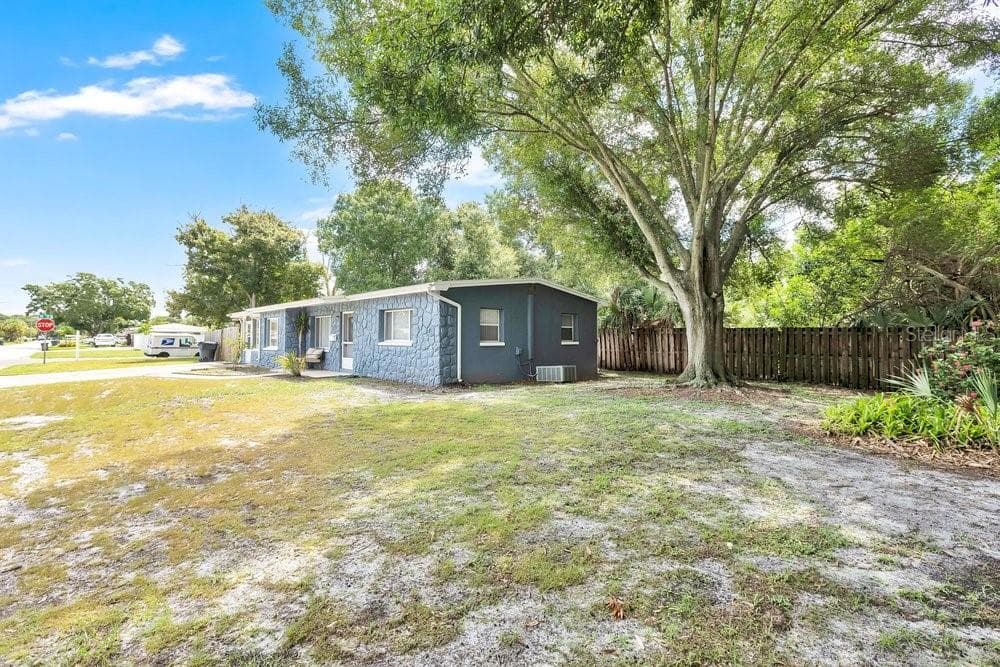 Corner Lot has Mature Oaks for lots of shade - 7400 36TH AVE N, ST PETERSBURG