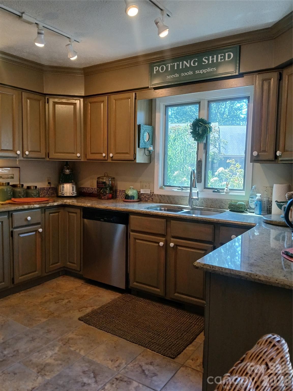 Kitchen - 304 red oak Drive, Hendersonville