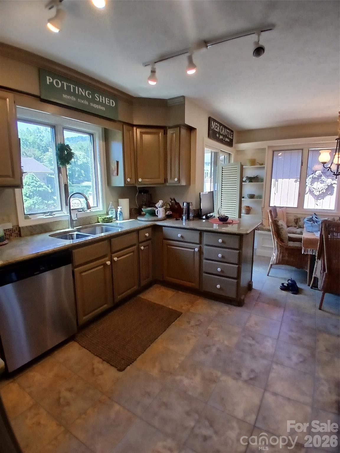 Built ins in dining area - 304 red oak Drive, Hendersonville