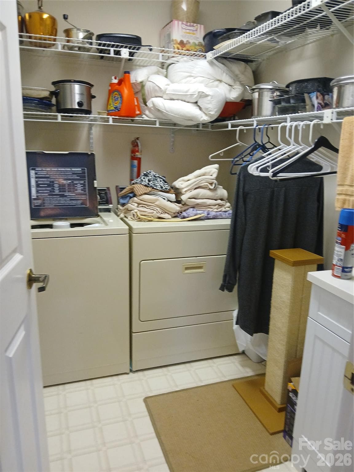 Laundry room with sink - 304 red oak Drive, Hendersonville