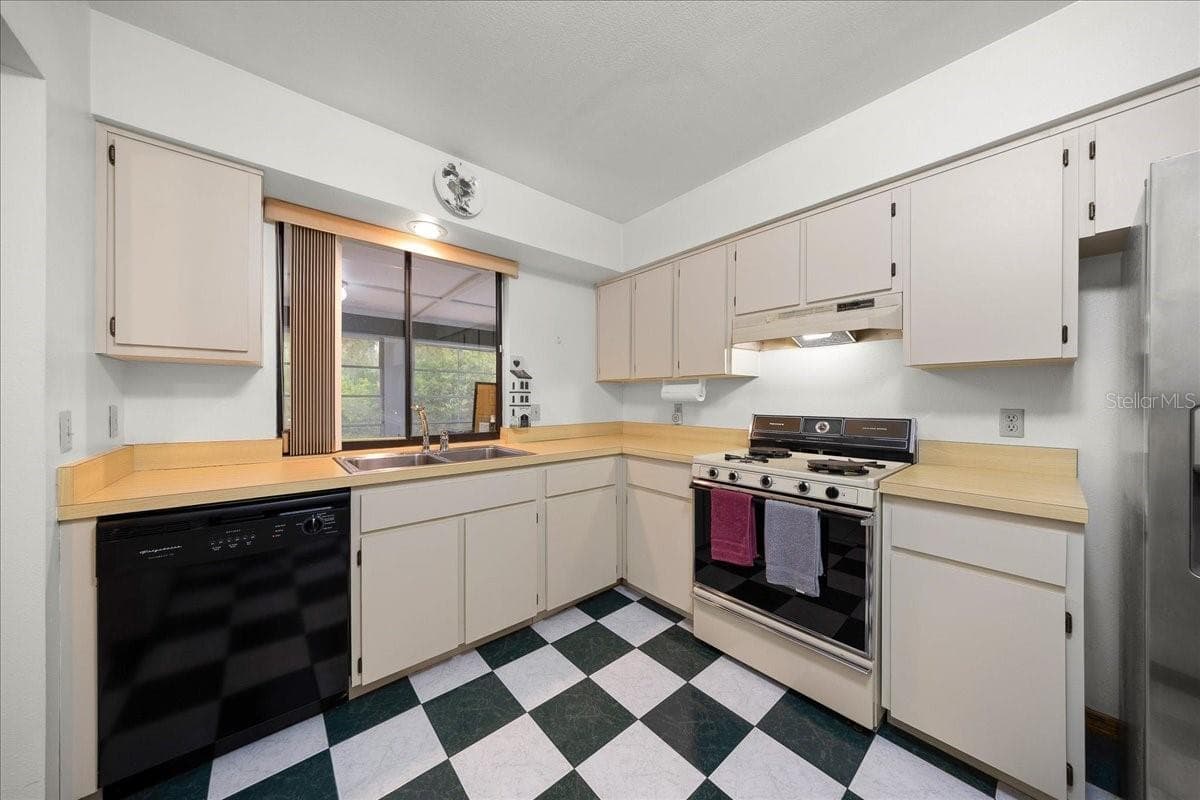 Single Family Residence at 17371 SW 26TH TERRACE RD, OCALA, photo 11 of 53