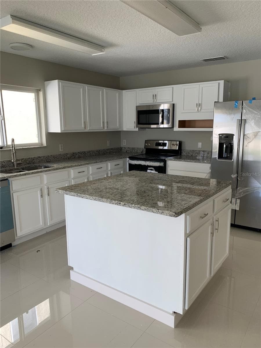 Single Family Residence at 1953 KIMLYN CIR, KISSIMMEE, photo 6 of 8