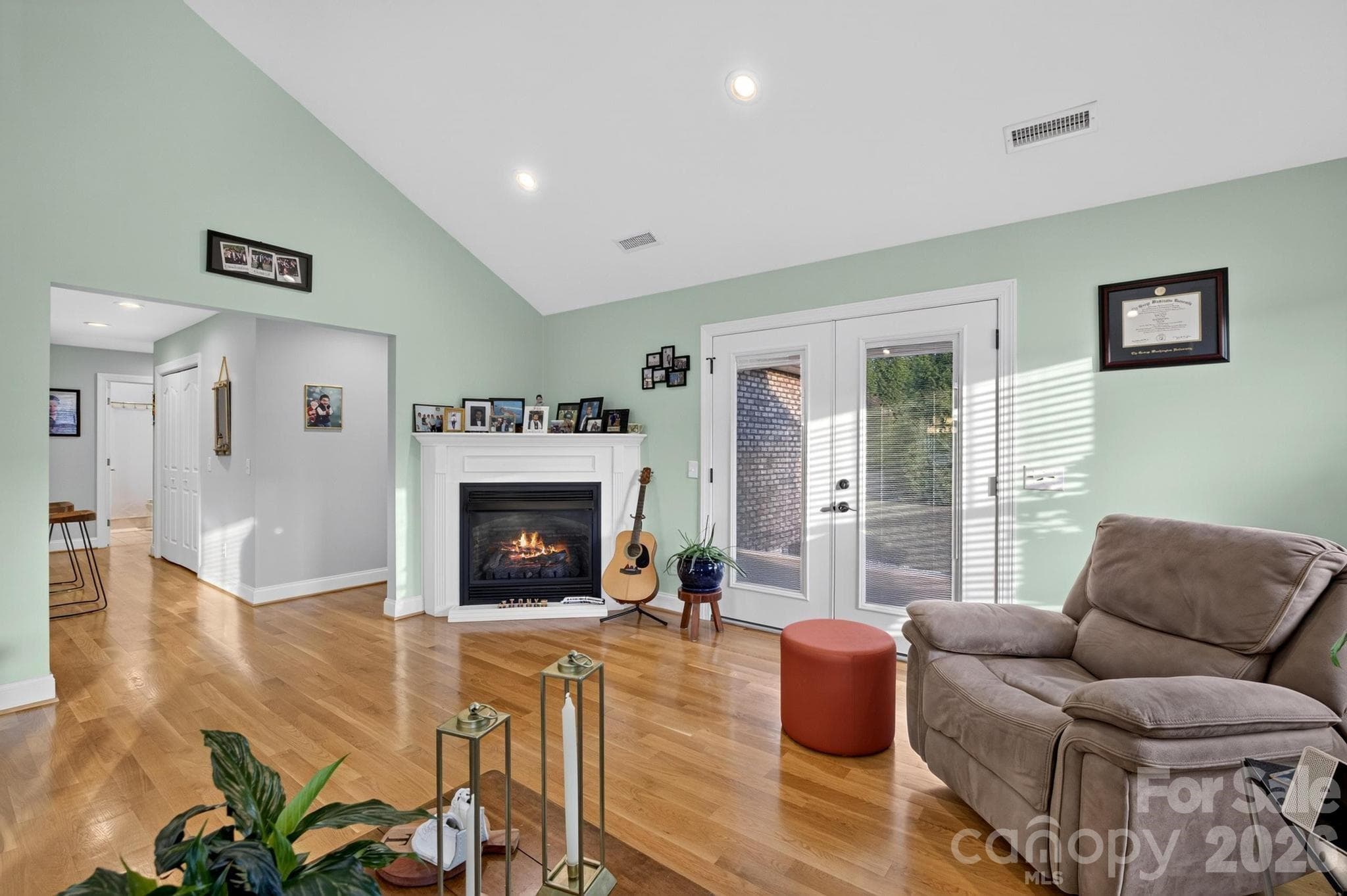 Single Family Residence at 100 Rivercliff Drive, Hudson, photo 15 of 48